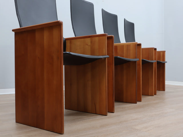 Segesta chairs Afra & Tobia Scarpa for Stildomus 1970s Walnut veneer wood fauteuils en cuir de créateur Designer-Holzstühle