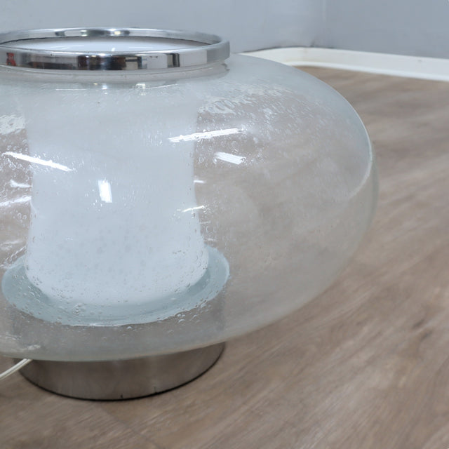 1960s Murano pulegoso and incamiciato glass Space Age table lamp with chrome base. Lampe Murano 60s pulegoso. Murano Pulegoso Tischleuchte.   