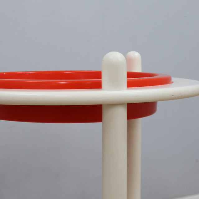 1960s Italian Space Age white lacquered wood serving trolley with orange ABS tray. Desserte vintage orange et blanc 60s. Space Age Servierwagen.   