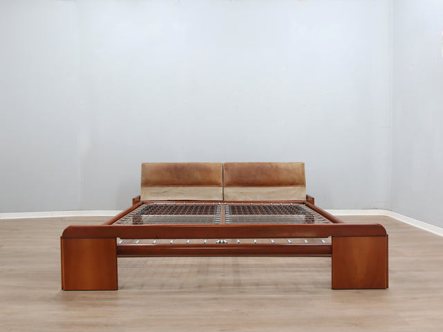 Stildomus walnut bed 1970s – Tobia Scarpa design, Italian vintage mid-century, lit en noyer vintage, Bett aus Nussbaum 70er Jahre