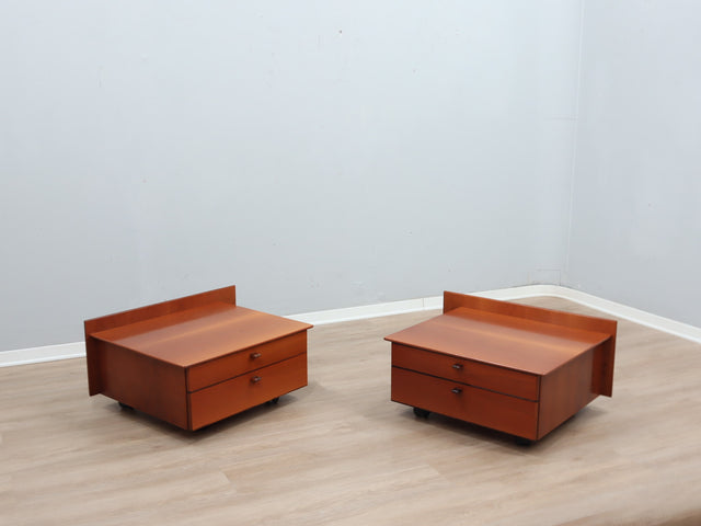 Stildomus walnut bedside tables 1970s – Italian mid-century design, tables de chevet vintage, Nachttische auf Rollen 70er Jahre.