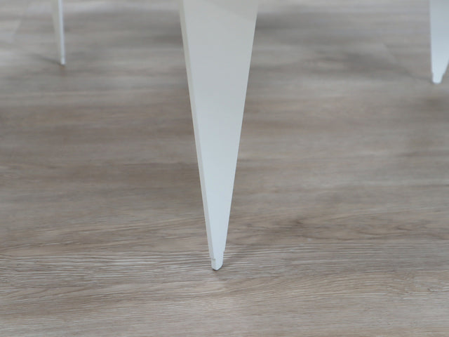White Ulyssimo table by Reisser Muller: design vintage anni 90, table basse métal blanc, minimalistischer Couchtisch, mesa de centro minimalista.