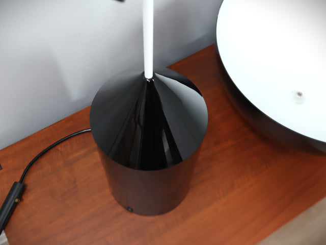 Vintage Oluce Atollo 233 large size, Magistretti, 1980s gloss black. Lampada originale grande. Black metal design lamp. Große Atollo Leuchte.