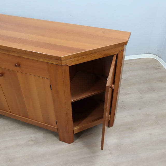 Vintage 1970s Italian solid walnut faceted sideboard in Scarpa and Michelucci style. Madia anni 70 noce massello. Enfilade noyer massif 1970.