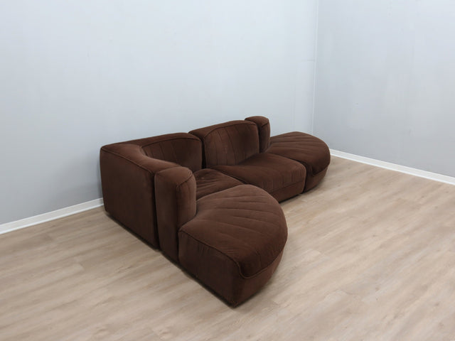 Tito Agnoli Arflex Sofa (Tito Agnoli Novemila): canapé modulable vintage (canapé italien design années 70) e Italienisches Sofa 1970er Jahre. Divano in brown velvet sofa vintage.