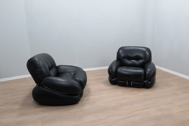 Pair of Adriano Piazzesi armchairs Okay in black leather 1970s