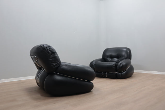 Pair of Adriano Piazzesi armchairs Okay in black leather 1970s