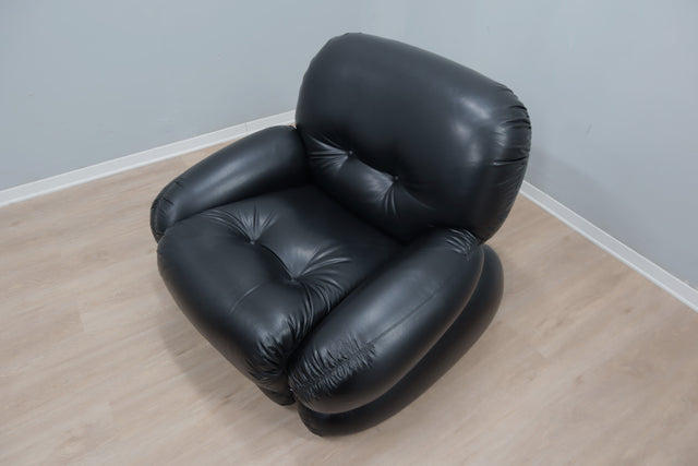 Pair of Adriano Piazzesi armchairs Okay in black leather 1970s