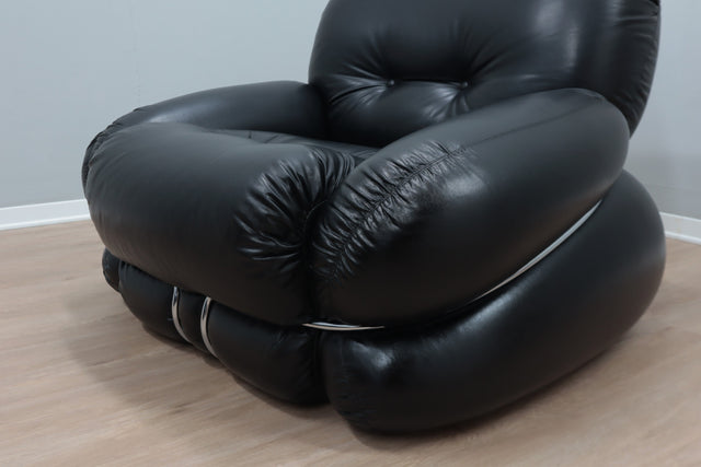 Pair of Adriano Piazzesi armchairs Okay in black leather 1970s