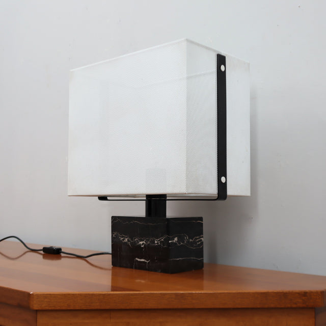 Late 1970s Lamperti table lamp with black Marquina marble base & metal mesh shade. Lampada da tavolo Lamperti marmo nero Marquinia anni 70.