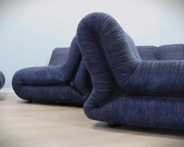 Claudio Vagnoni Pagru modular sofa for 1P. 1970s Italian space age sectional couch. Divano componibile design. Canapé modulaire vintage bleu.