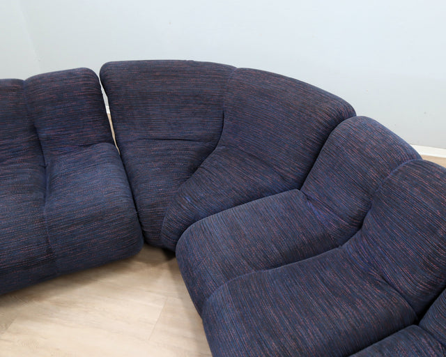 Claudio Vagnoni Pagru modular sofa for 1P. 1970s Italian space age sectional couch. Divano componibile design. Canapé modulaire vintage bleu.
