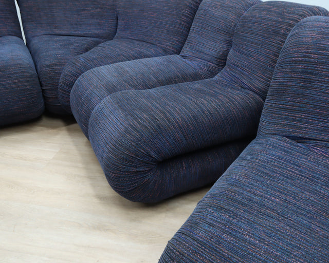 Claudio Vagnoni Pagru modular sofa for 1P. 1970s Italian space age sectional couch. Divano componibile design. Canapé modulaire vintage bleu.