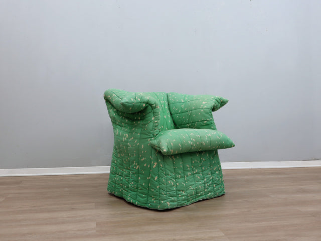Postmodern armchair, Naj Oleari 80s vintage italienisches Design, gesteppter Stoff CINI BOERI Fauteuil tissu matelassé