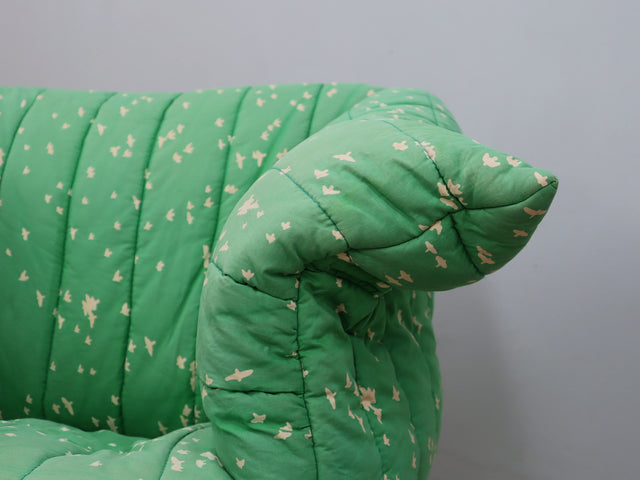 Postmodern armchair, Naj Oleari, 80s vintage italienisches Design, gesteppter Stoff CINI BOERI Fauteuil tissu matelassé