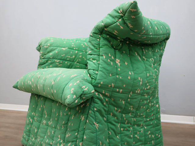 Postmodern armchair, Naj Oleari, 80s vintage italienisches Design, gesteppter Stoff CINI BOERI Fauteuil tissu matelassé