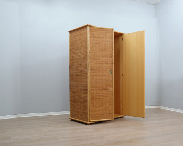 Dal Vera rattan wardrobe for unique bedrooms. Armadio vintage in bamboo e legno massello. Armoire en rotin tressé. Vintage Bambus Schrank.