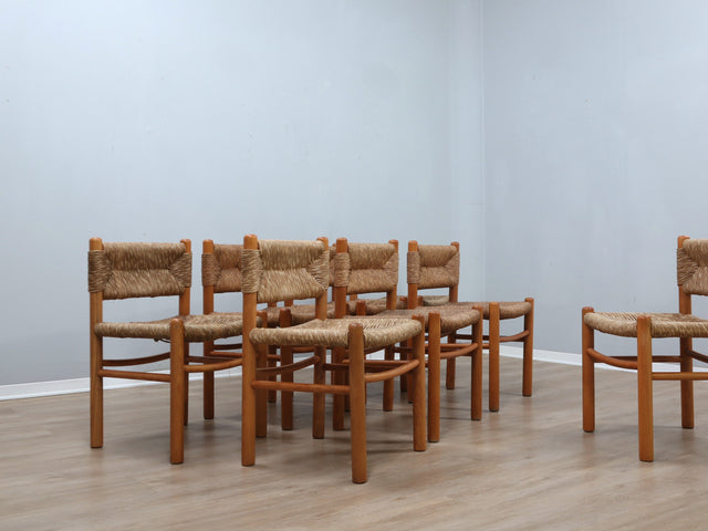 Set of 8 French late 1960s Perriand-style chairs: authentic rustic chic in wood & straw. Autentiche sedie rustiche chics, Modernist Stühle, sillas años 60.