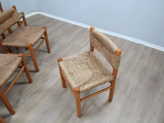 Set of 8 French late 1960s Perriand-style chairs: authentic rustic chic in wood & straw. Autentiche sedie rustiche chics, Modernist Stühle, sillas años 60.