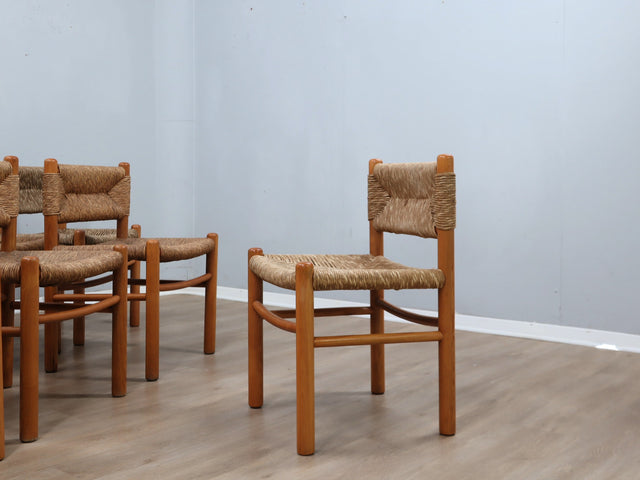 Set of 8 French late 1960s Perriand-style chairs: authentic rustic chic in wood & straw. Autentiche sedie rustiche chics, Modernist Stühle, sillas años 60.