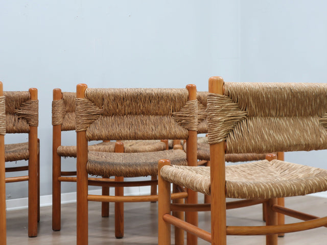Set of 8 French late 1960s Perriand-style chairs: authentic rustic chic in wood & straw. Autentiche sedie rustiche chics, Modernist Stühle, sillas años 60.