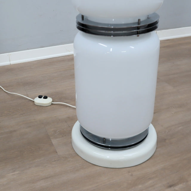 1970s Tronconi Murano glass totem floor lamp with chrome discs. Lampadaire totem verre Murano Tronconi 70s. Tronconi Muranoglas Stehleuchte 1970er.   