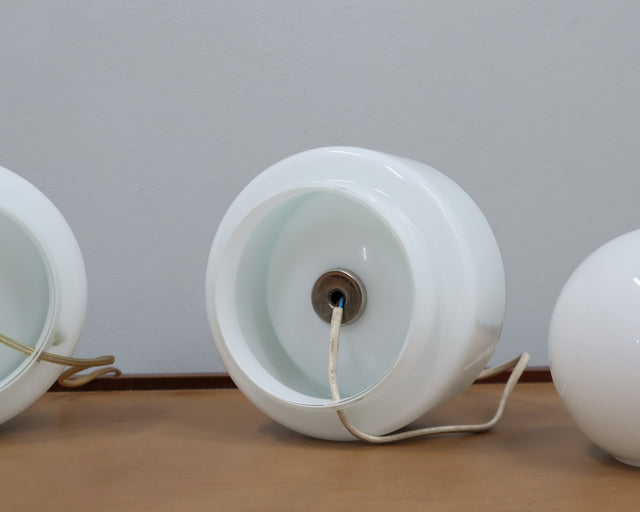 Vistosi table lamps to distinguish your living room. Coppia di lampade in vetro di Murano incamiciato vintage. Lampe en verre soufflé Vistosi.