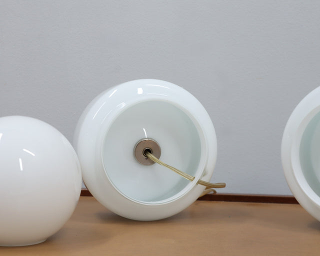 Vistosi table lamps to distinguish your living room. Coppia di lampade in vetro di Murano incamiciato vintage. Lampe en verre soufflé Vistosi.