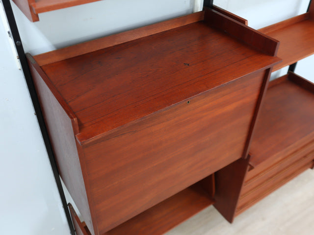 Mid-Century Italian modular wall unit with folding desk 1950s. The modular elements, crafted in teak veneer, include open shelves mobile teak anni 50, mobile anni 60
mid century teak wall unit, mid century italian furniture, mid century ceiling wall unit, mid century bookshelf, meubles anciens à vendre