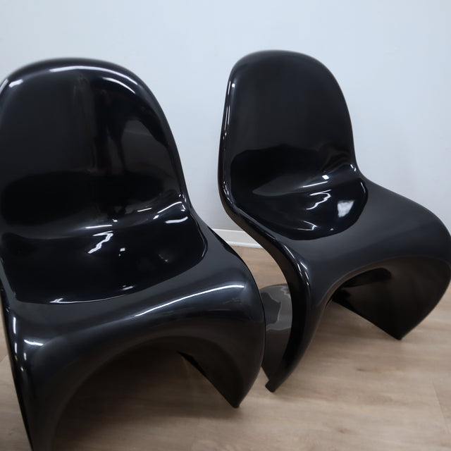 Set 6 black 1960s Panton Chairs Herman Miller. Ens 6 chaises Panton noires 1960. 6er Set schwarze Panton Stühle Herman Miller 1960er.