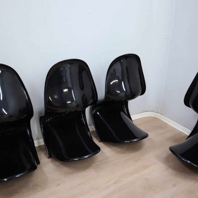Set 6 black 1960s Panton Chairs Herman Miller. Ens 6 chaises Panton noires 1960. 6er Set schwarze Panton Stühle Herman Miller 1960er.