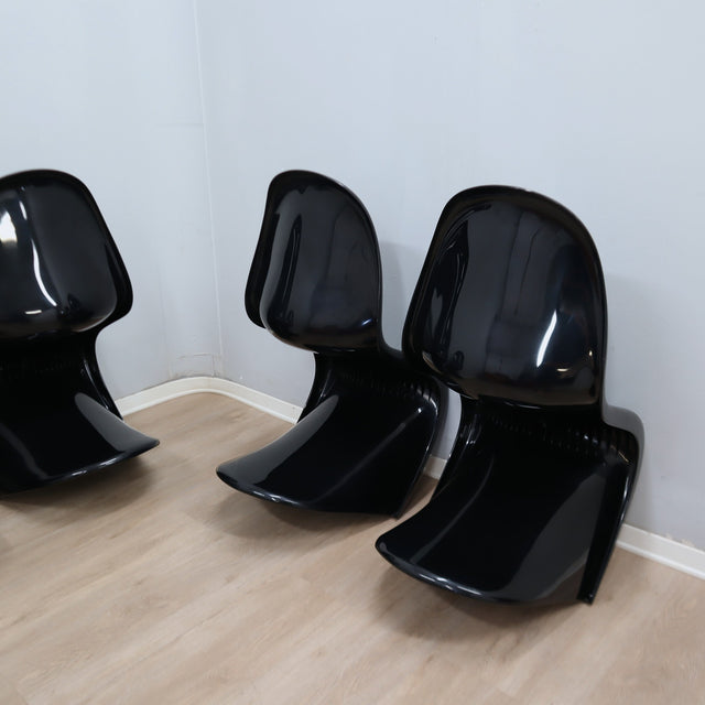 Set 6 black 1960s Panton Chairs Herman Miller. Ens 6 chaises Panton noires 1960. 6er Set schwarze Panton Stühle Herman Miller 1960er.